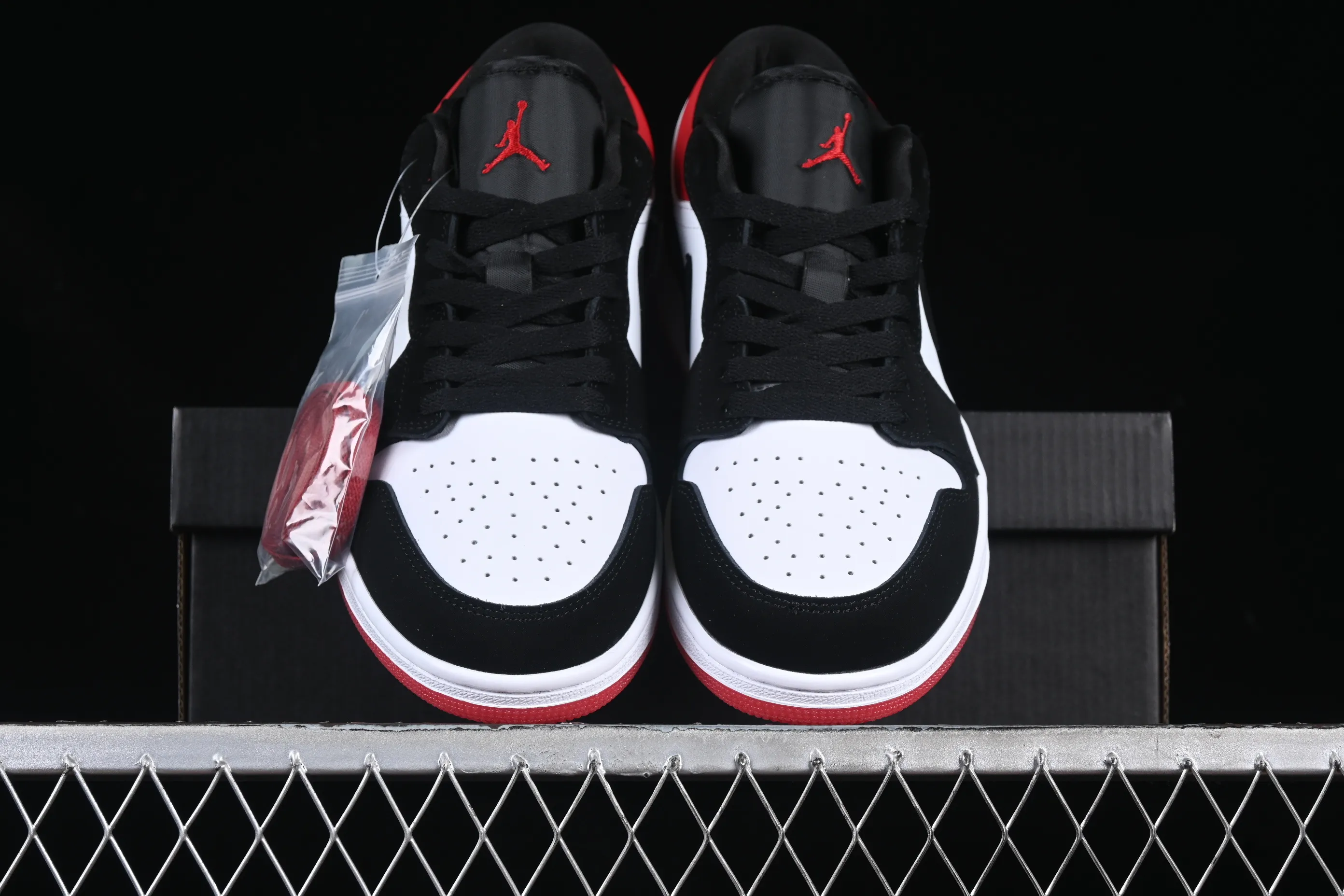 All categories Air Jordan Jordan series basketball shoes Air Jordan 1 Low Air Jordan 1 Low "White Black Gym Red" AJ1 Joe 1 Black Toe 2.0 Low-top cultural casual sneakers IB8971-106